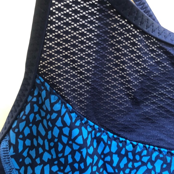 Lululemon high neck blue sports bra, size 6 - Picture 3 of 3